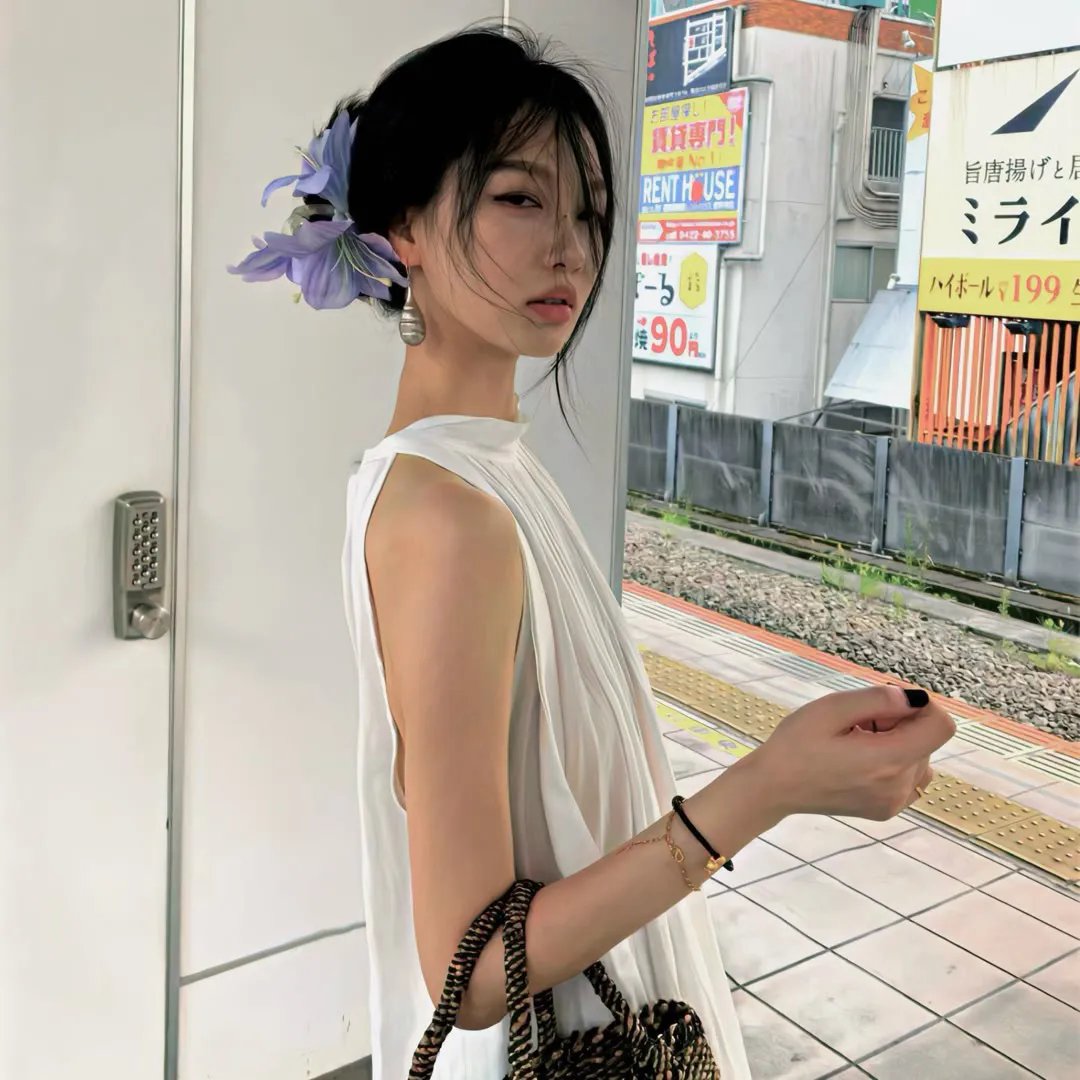 这名男子，捡到了人鱼。